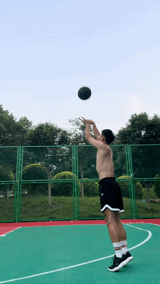 要我说戈登的坐扣真的不算什么，他明显有一个借力，没有下面的吉祥物他不一定能完成，