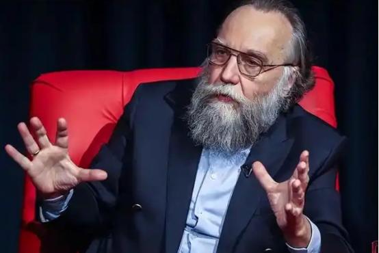 俄罗斯国师杜金曾说：中国放任委内瑞拉和伊朗沦陷，下一个遭殃的也将是中国自己。而且