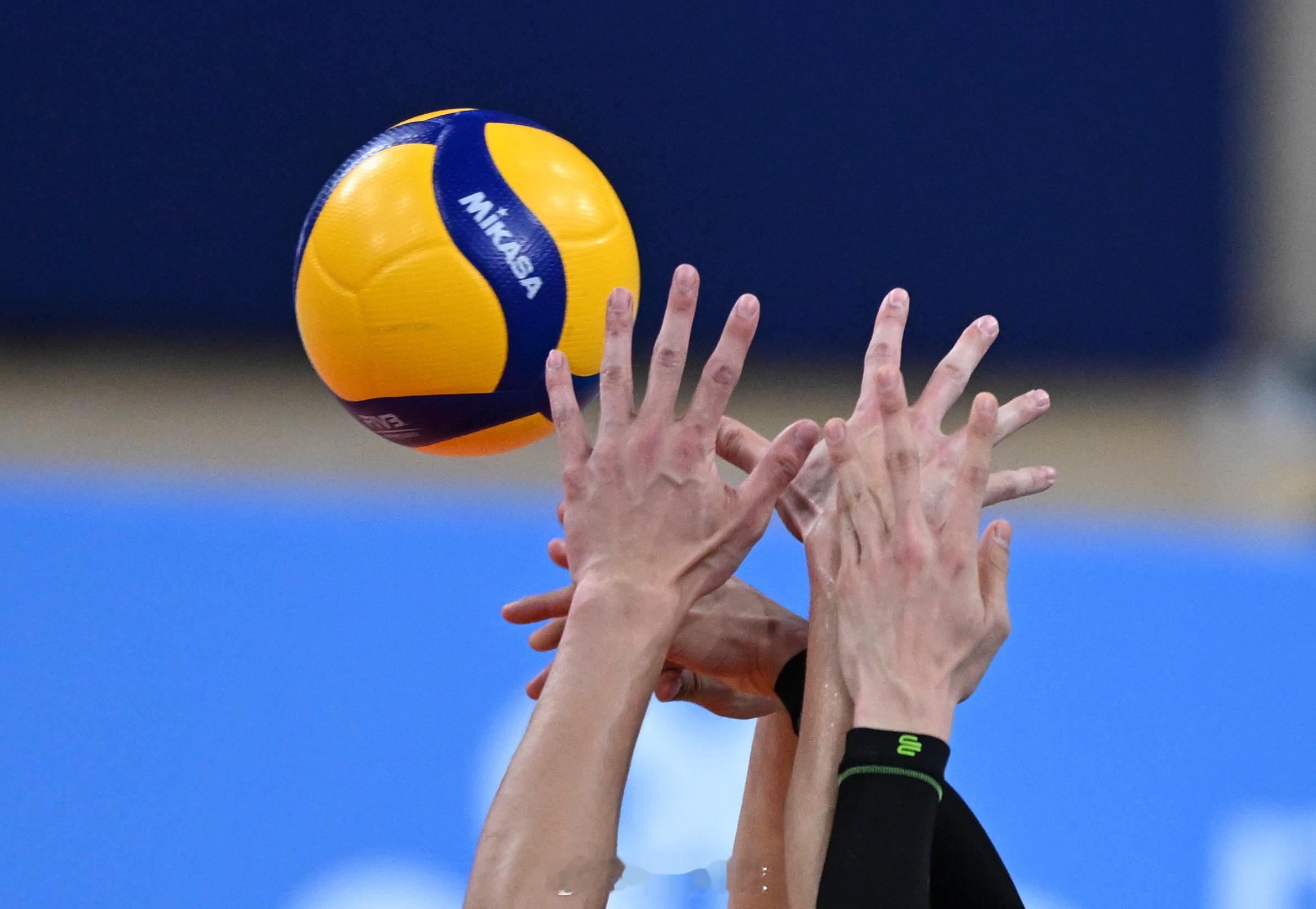 组照： U18男排四分之一决赛，11月14日，浙江队3-0四川队（新华社记者 周