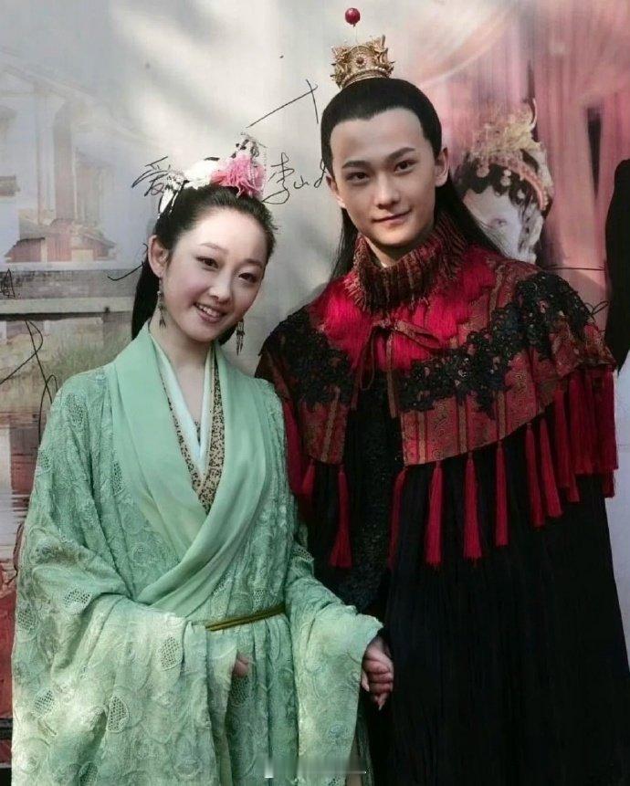 杨洋给蒋梦婕打call杨洋给蒋梦婕乘风初舞台打call 杨洋给蒋梦婕打 call