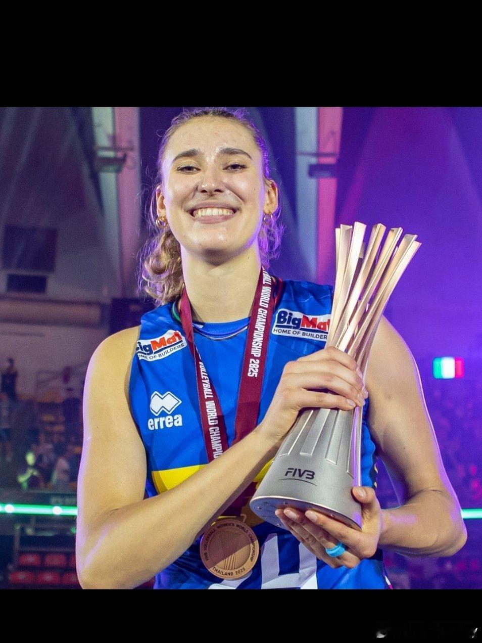 加斯帕里就贝拉斯科让安特罗波娃改打主攻的想法表示：我认为教练想尝试的是，如何最高