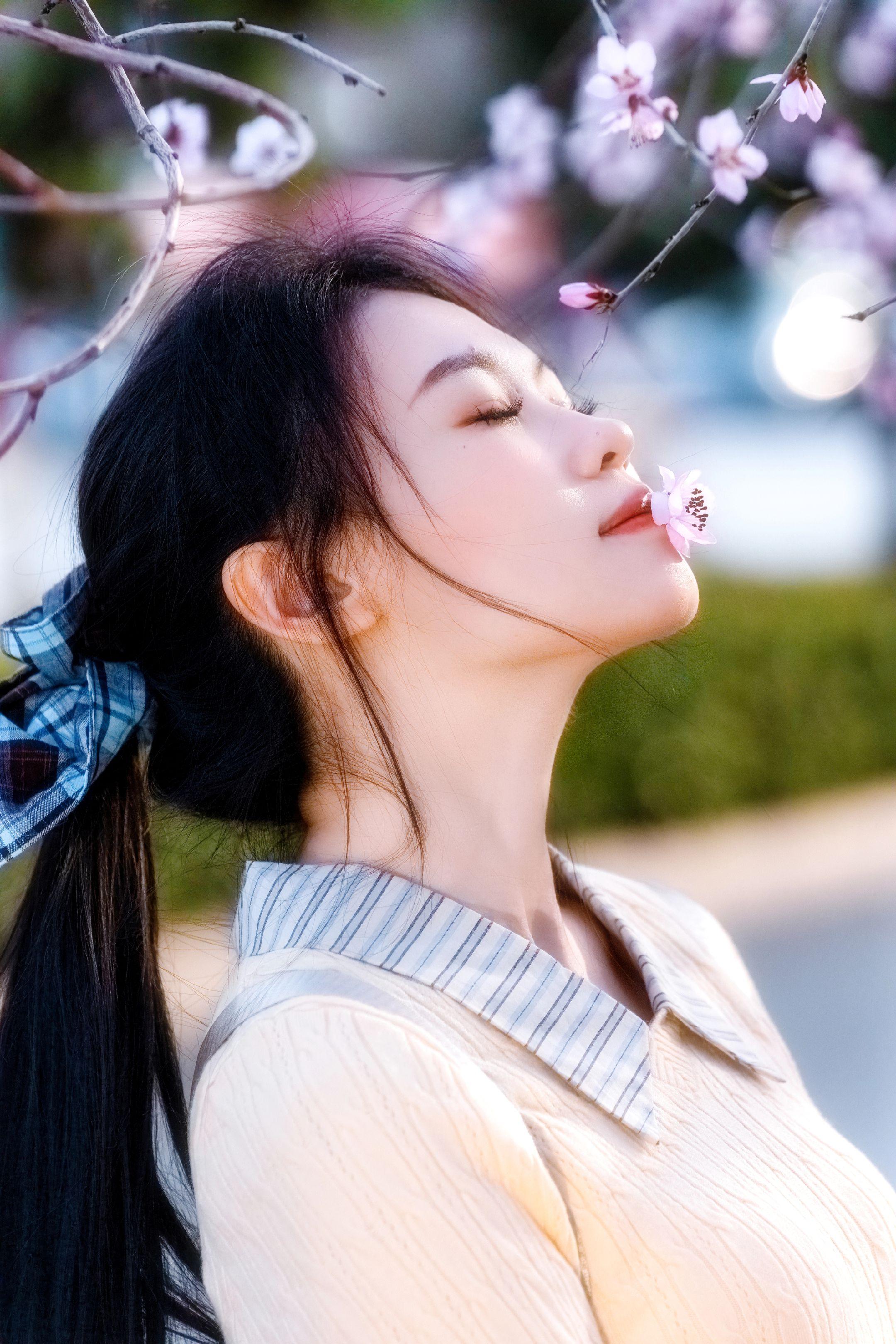 一抹春装赴春光。