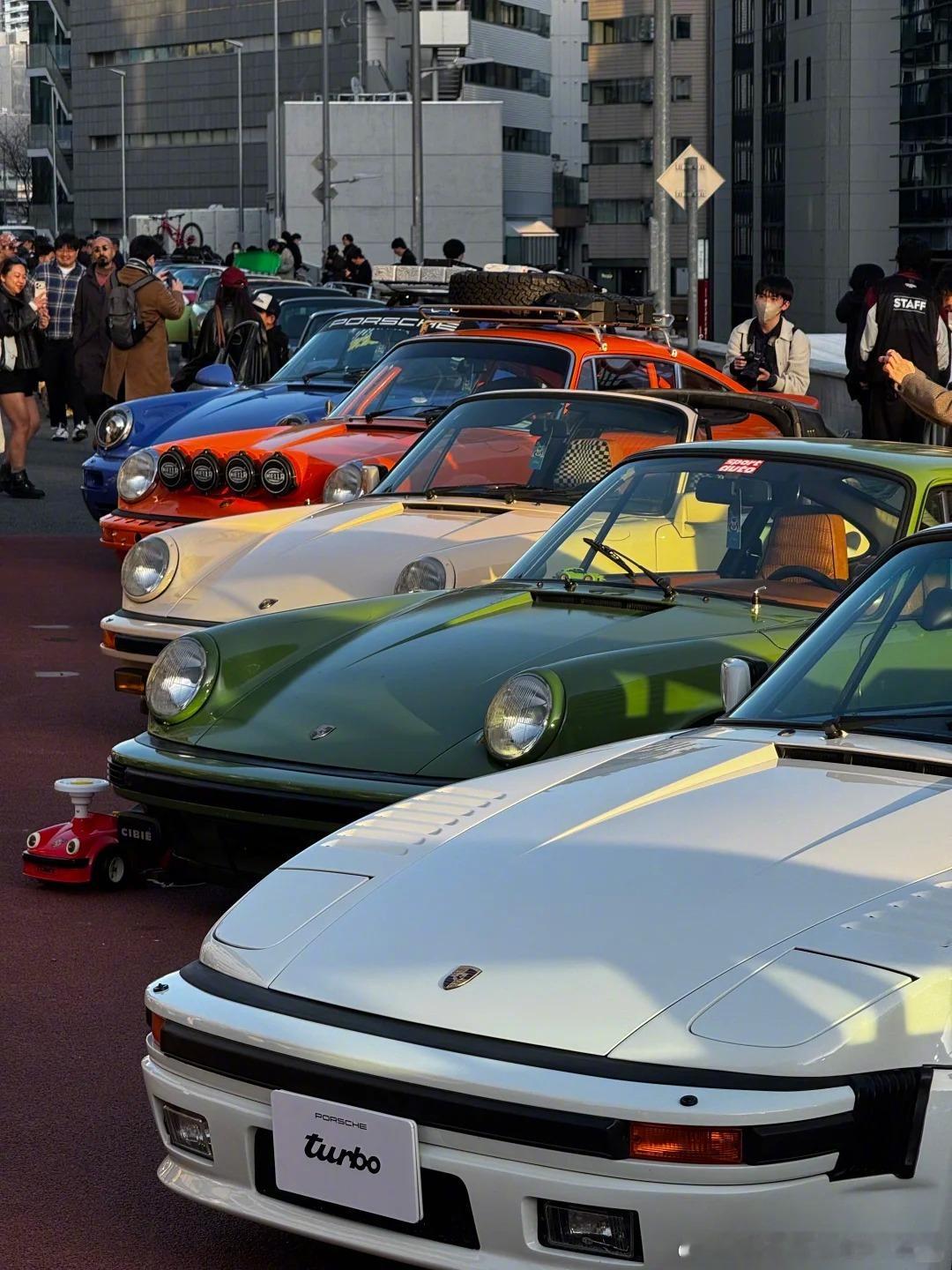 保时捷排排站，强迫症表示十分舒适~ 