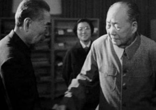 1974年时，周总理本已向毛主席辞行，为何又突然折返回来说还要再陪主席多待两天？