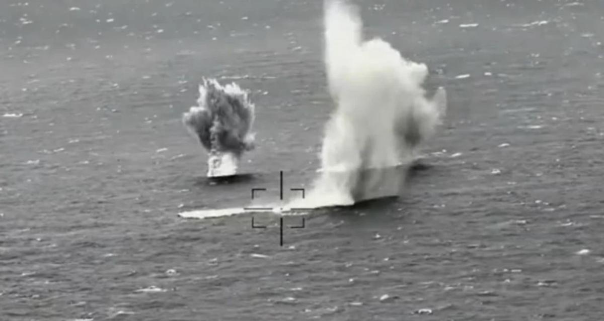 【台湾紧盯台海实弹射击，担心解放军的导弹会直接越岛】

12月30日解放军展开台