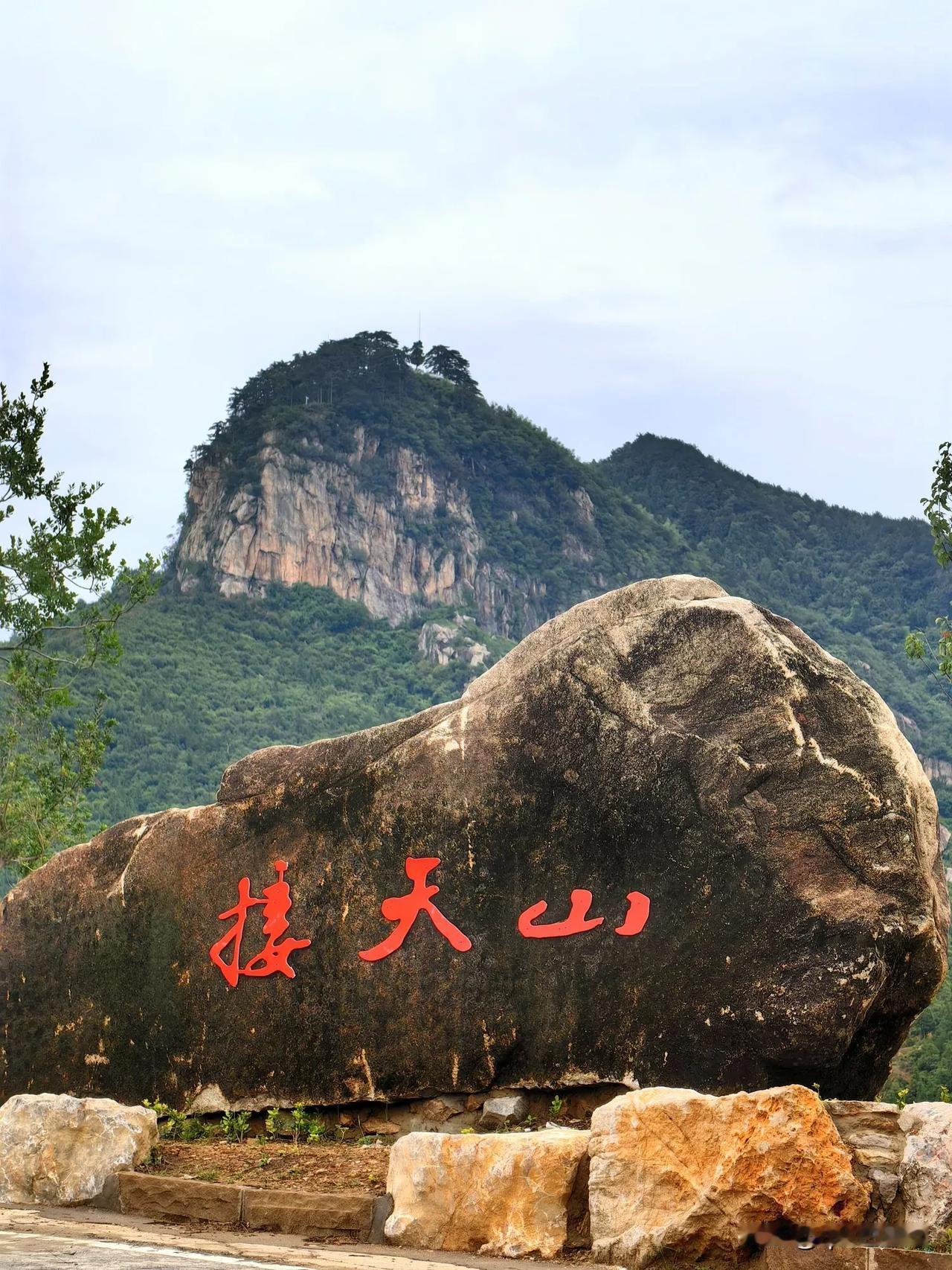久雨初歇，新洲将军山宛如水墨画卷徐徐展开。它与团风接天山相邻，共守一方天地，散发