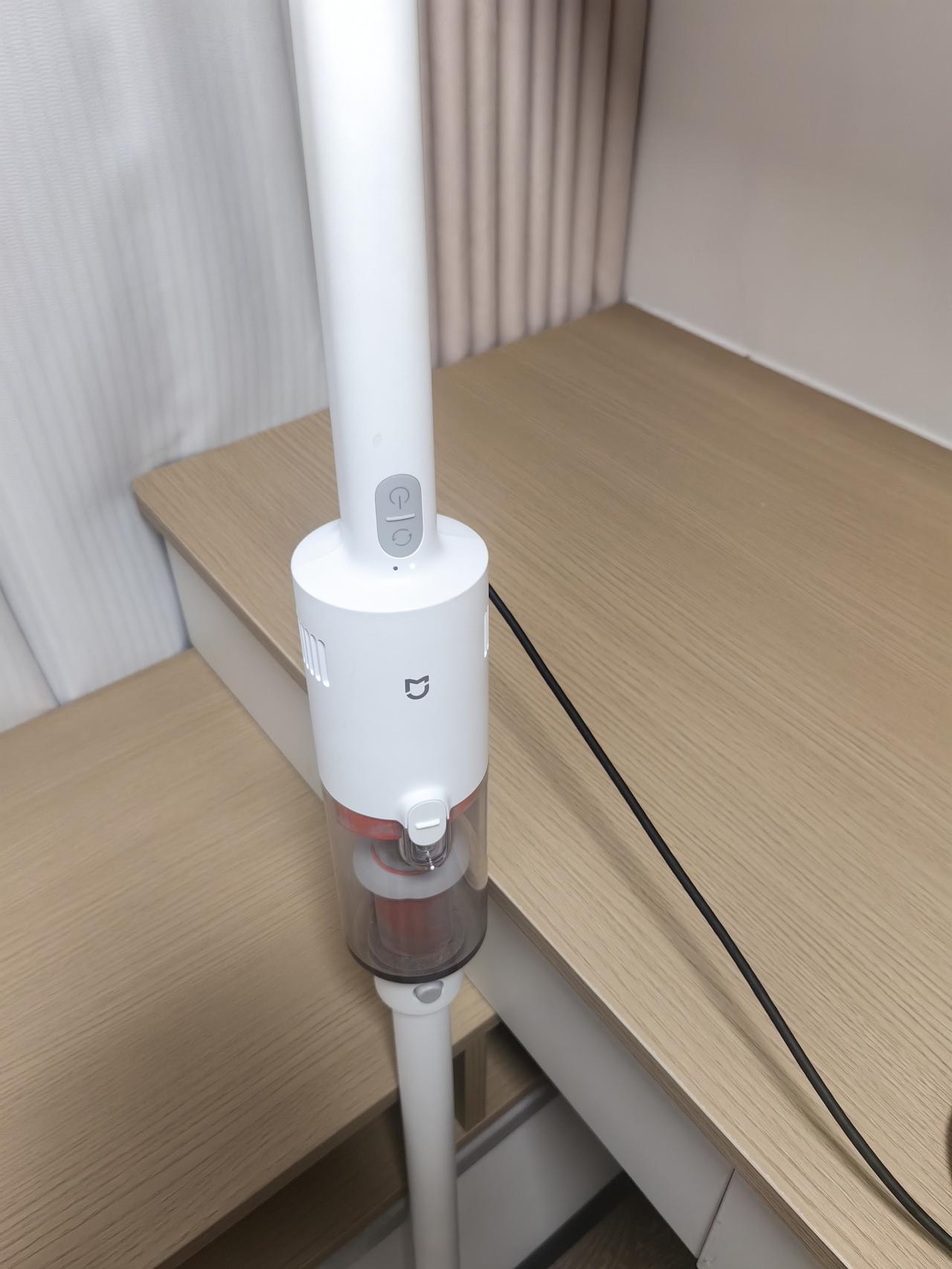 第一次用小米的产品，我就想退货[捂脸][捂脸]
在某东买了一个米家的吸尘器，拿过