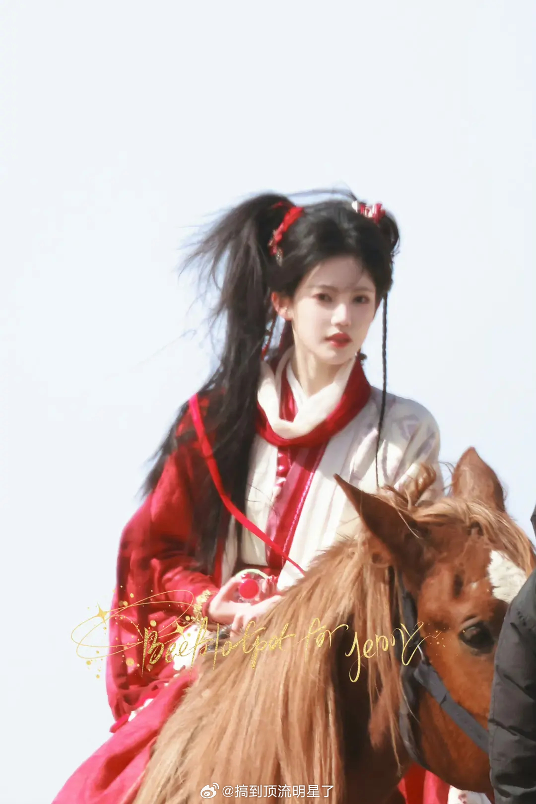 《凤舞九天》女演员角色造型蛮特别，各有特色，不是千篇一律的古装造型，有种老式武侠