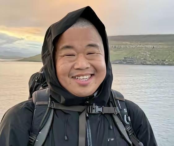 蓝战非早已立下遗嘱。
他终身未婚，没有老婆孩子。
 
遗产分配方式清晰明确：30