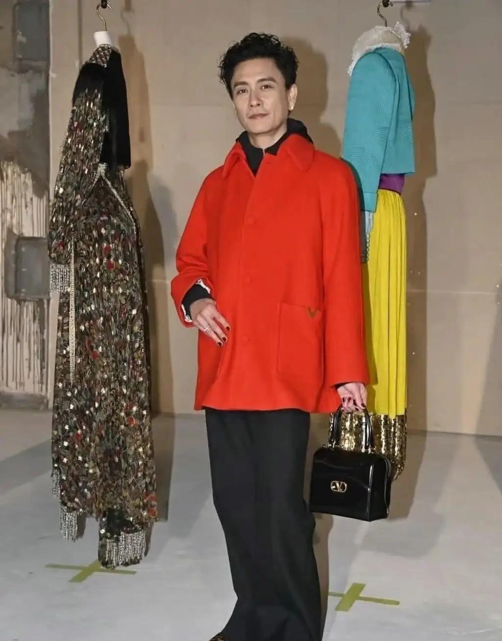 想不到吧，这人竟然是黄宗泽。姨味十足。