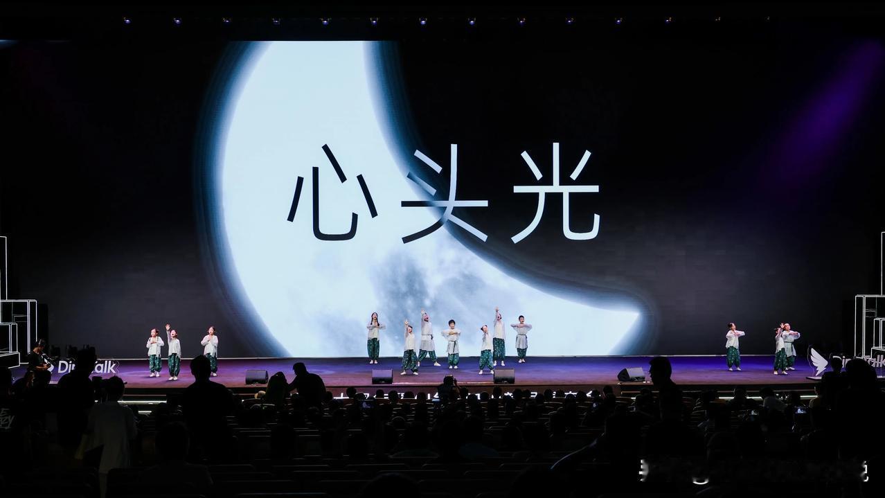 钉钉又放大招了！昨天（8月27日）在杭州，钉钉十周年发布会上，创始人无招强势回归