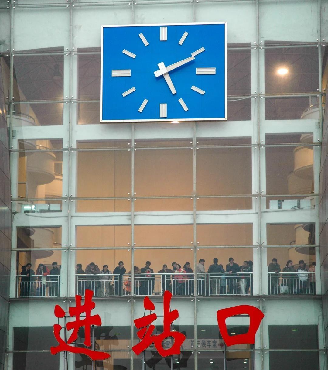 昨日宜昌：你还记得这座火车站吗？
把时间拨回19年前——2006。
手机还不能刷