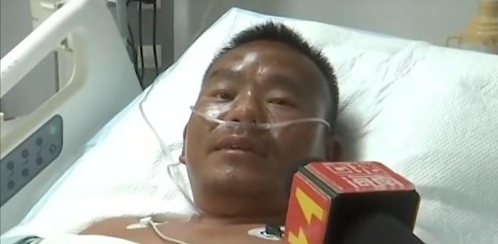 每当我想起那个惊心动魄的场面，喉咙就阵阵发紧。平凡日子像往常一样流淌，谁能想到前