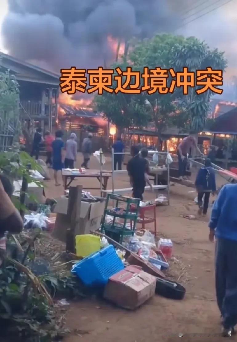 这哪像是打仗啊，好像是火灾，大家都在围观，难道就不怕突然来个导弹落在自己头上吗，