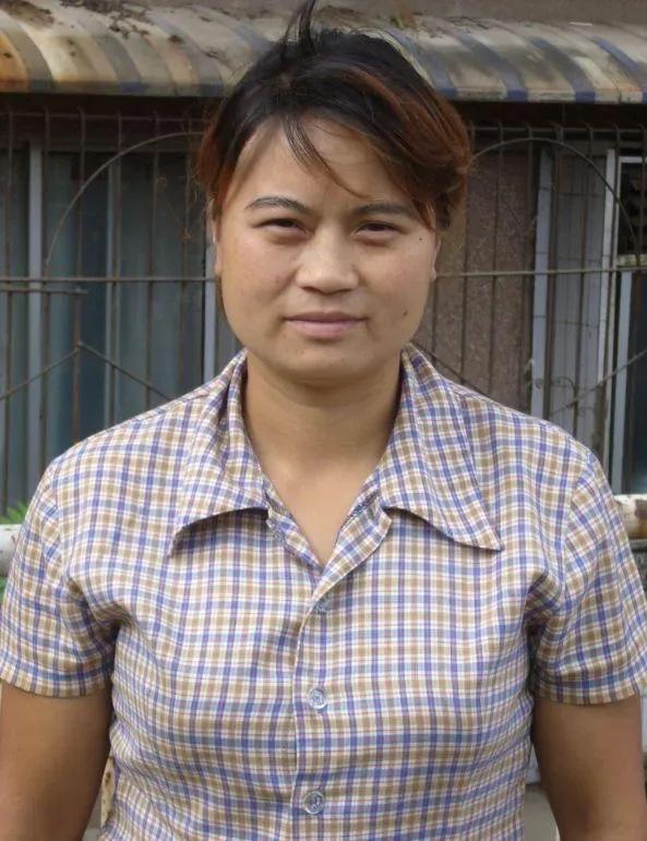 贵阳一妈妈说去给双胞胎女儿买生日蛋糕，却一去不返！俩孩子等到天黑不见人影，哭着抱