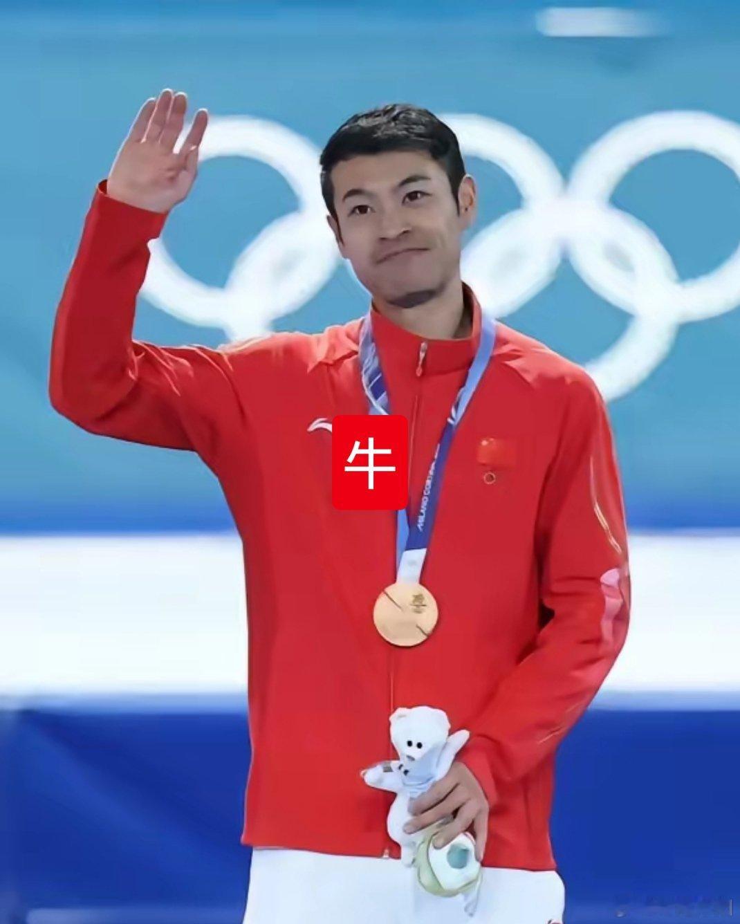 宁忠岩的成就，堪称远超刘翔、潘展乐的历史性突破，也难怪他夺冠后几度激动落泪。这份