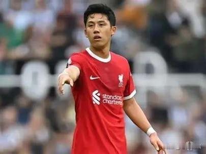 WHAT？远藤航加盟上海申花…咱就说现在的自媒体也是真敢写啊…我看评论区还真有人