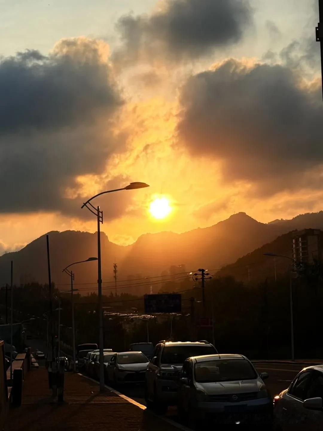 今天外出回家，在自家小区遇到了一个外卖员。他问我楼号，一时半会真想不出来具体位置