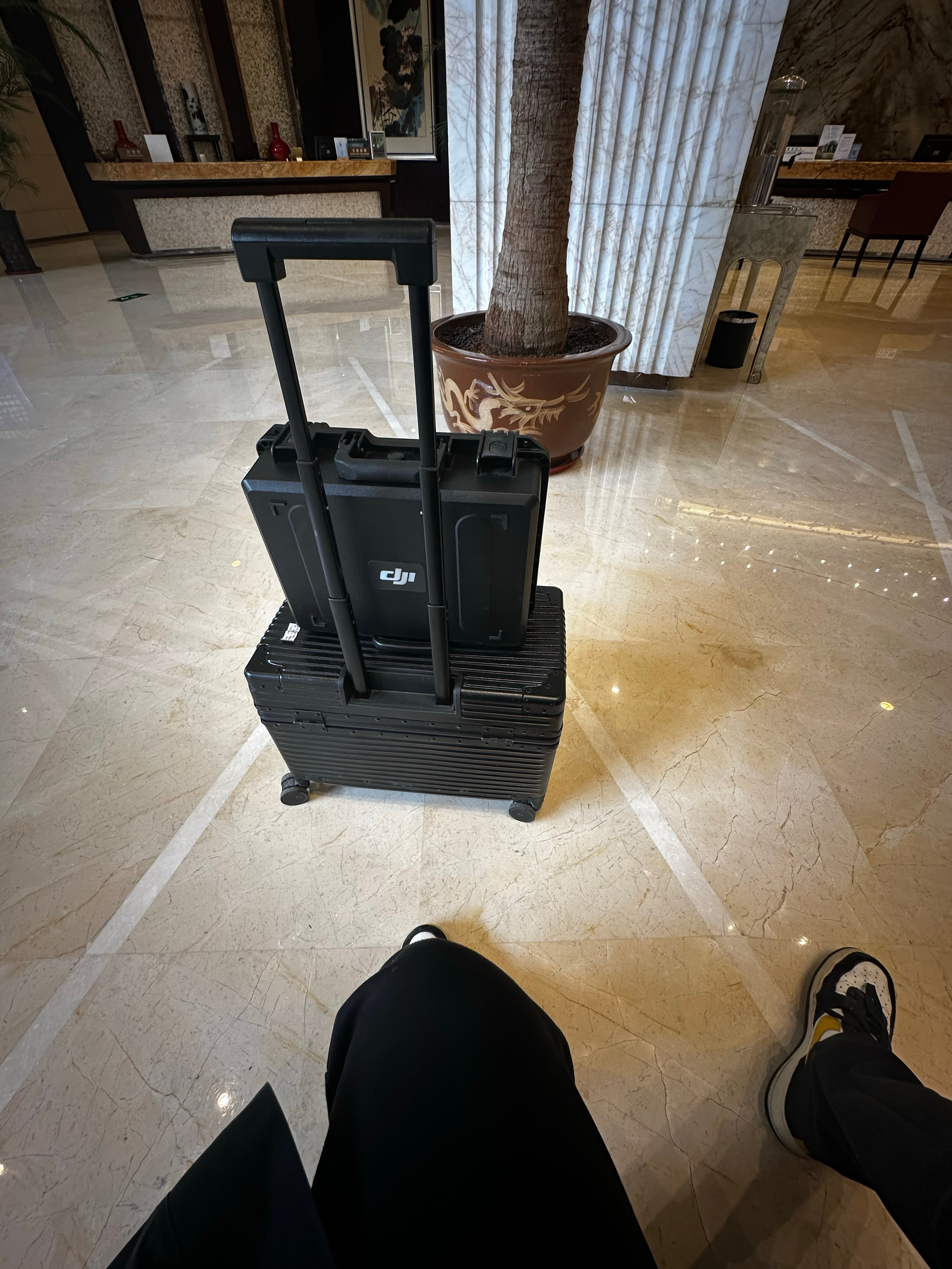 民宿疑有针孔摄像头直播大学生隐私这就是一条产业链！同样身为大学生，我一般出去的时