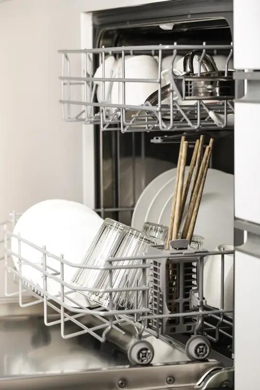 哭到发抖！女子花1500买洗碗机，丈夫怒砸全家逼退货，后续曝光更扎心！
 
家人