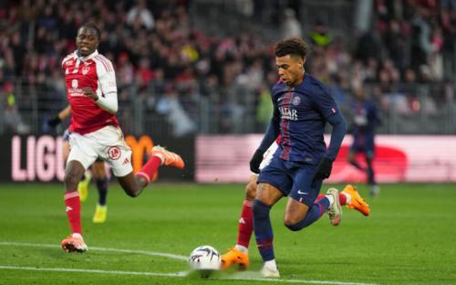 法媒：杜埃预计下周回球场训练，巴黎相信他能在圣诞节前复出据法国媒体《巴黎人报》的