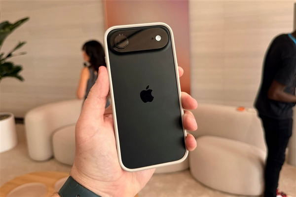 国产手机会采用物理SIM卡槽+eSIM并存的方案，不会像苹果iPhone Air