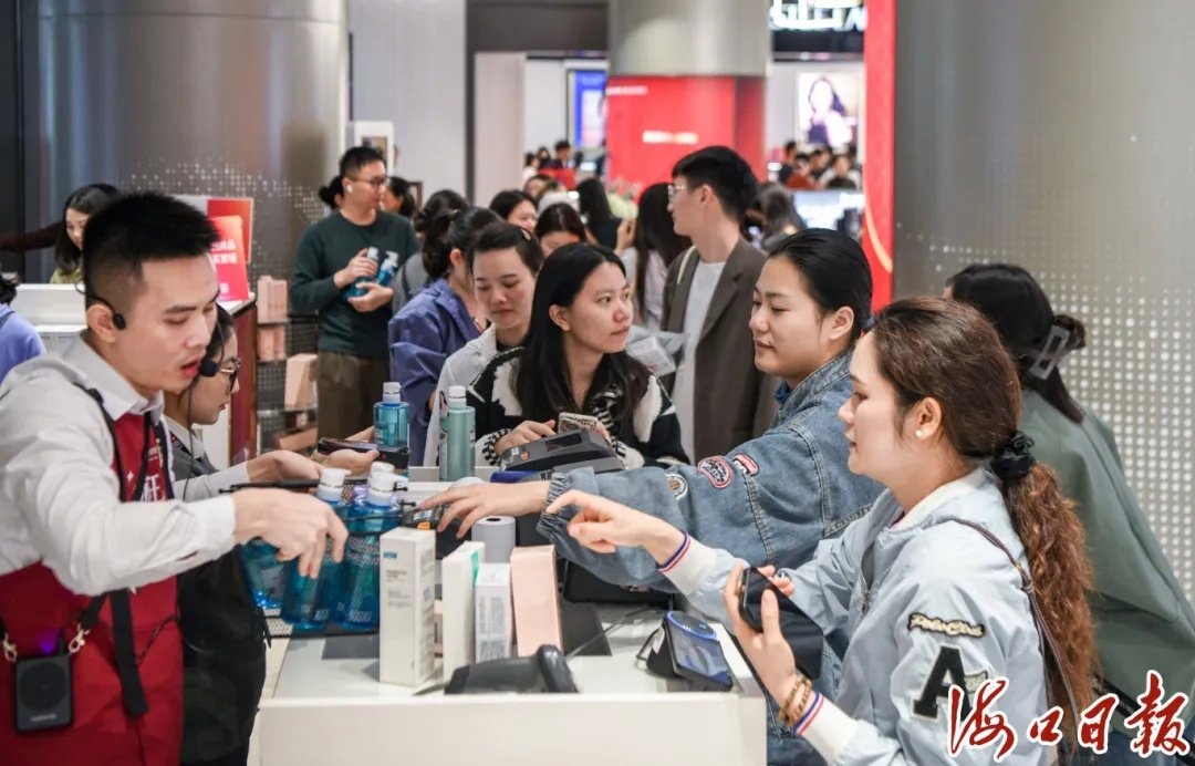 海南封关后买金饰和苹果手机能省钱海南封关首日，离岛免税数据就爆了！据海口海关公布