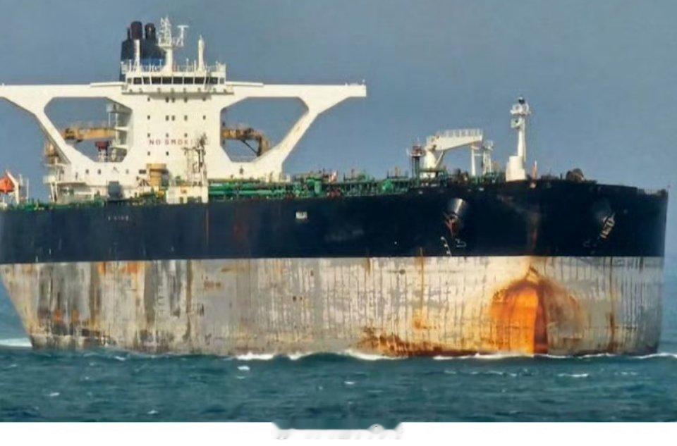 一艘油轮被美军追了17天美国强盗与侵略者身份。有没有一种可能索马里海盗也是美国控