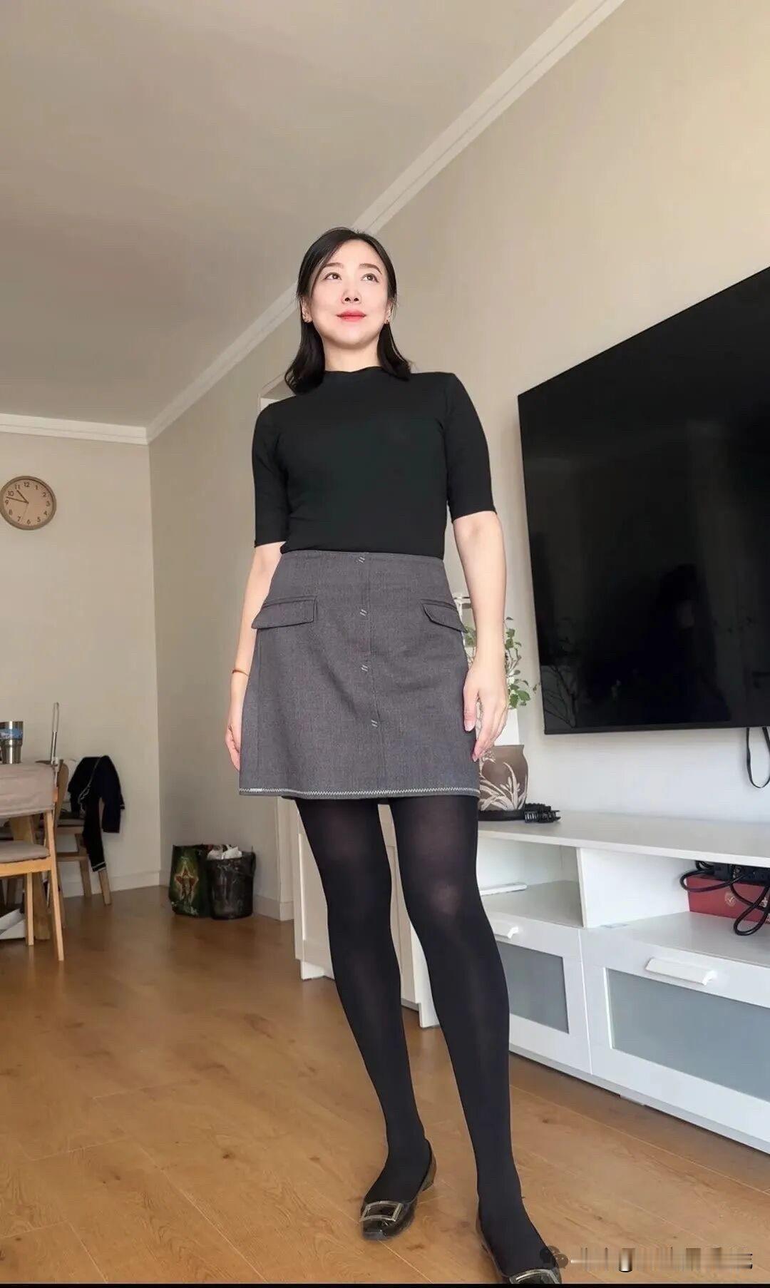 红袖添香夜，美人倚栏时。