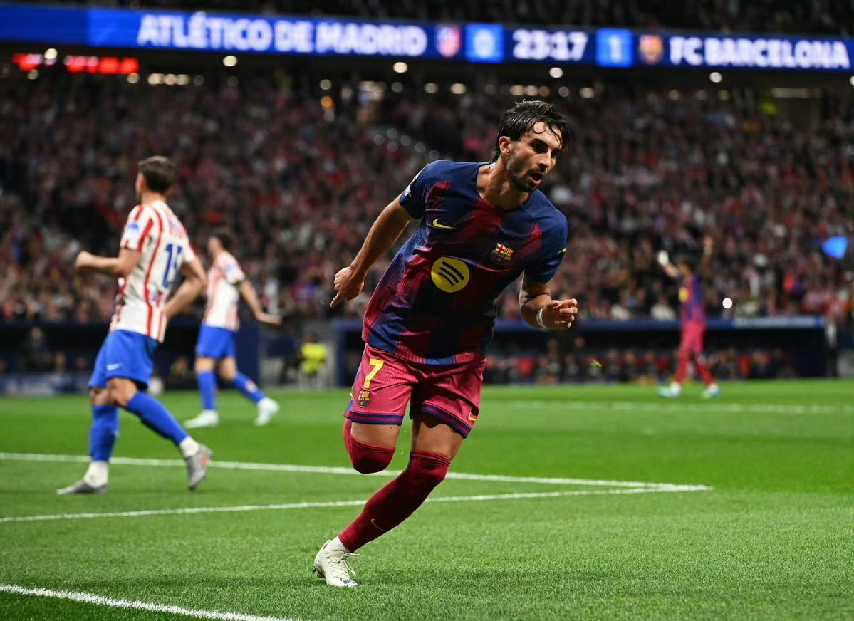 每体：费兰一战封神却被换下，替补席怒踢水瓶宣泄不满据《每日体育报》消息，欧冠1/