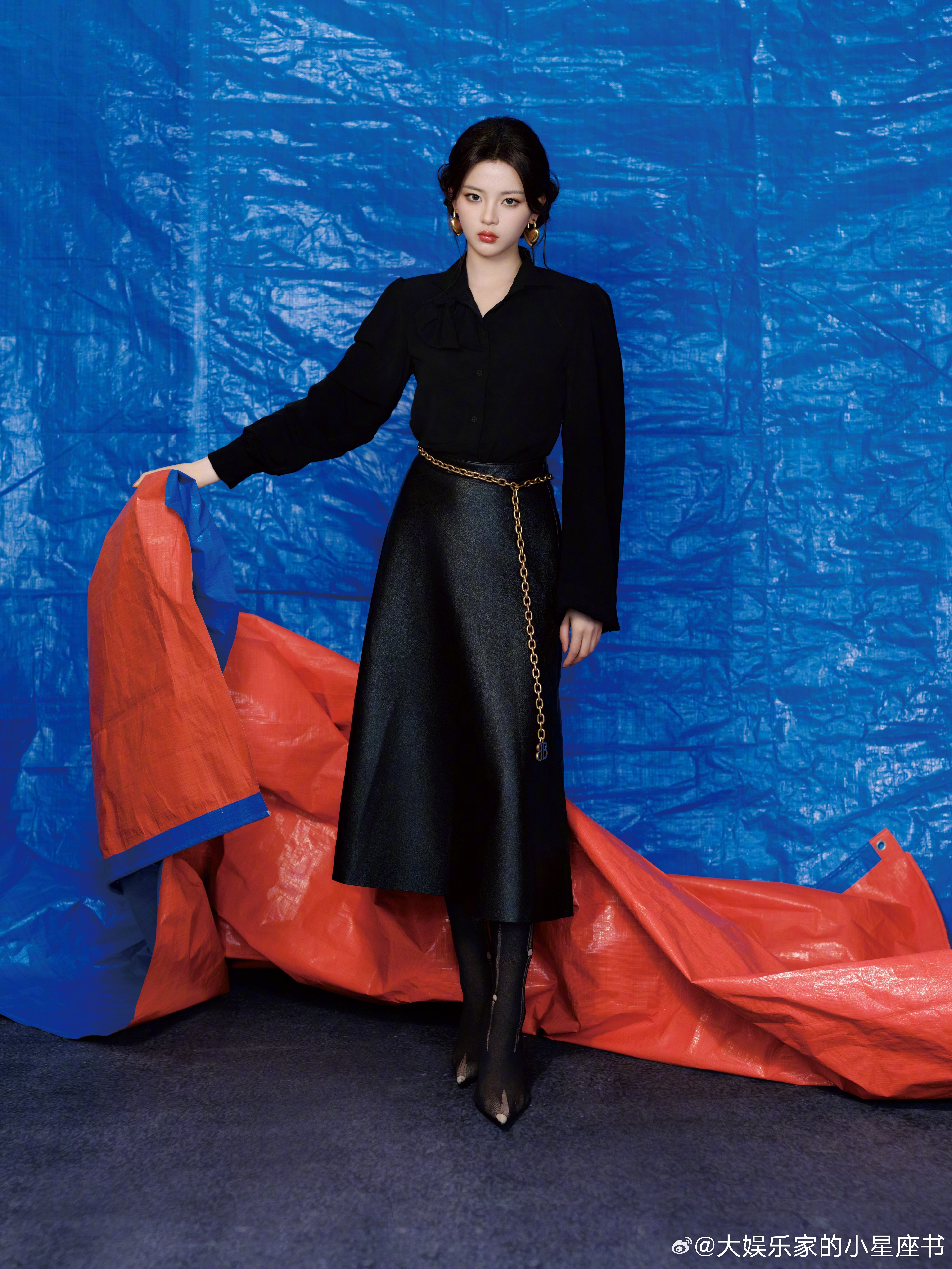 杨超越全黑look是超级帅气的超越妹妹啊期待在华表奖的表现 ​​​
