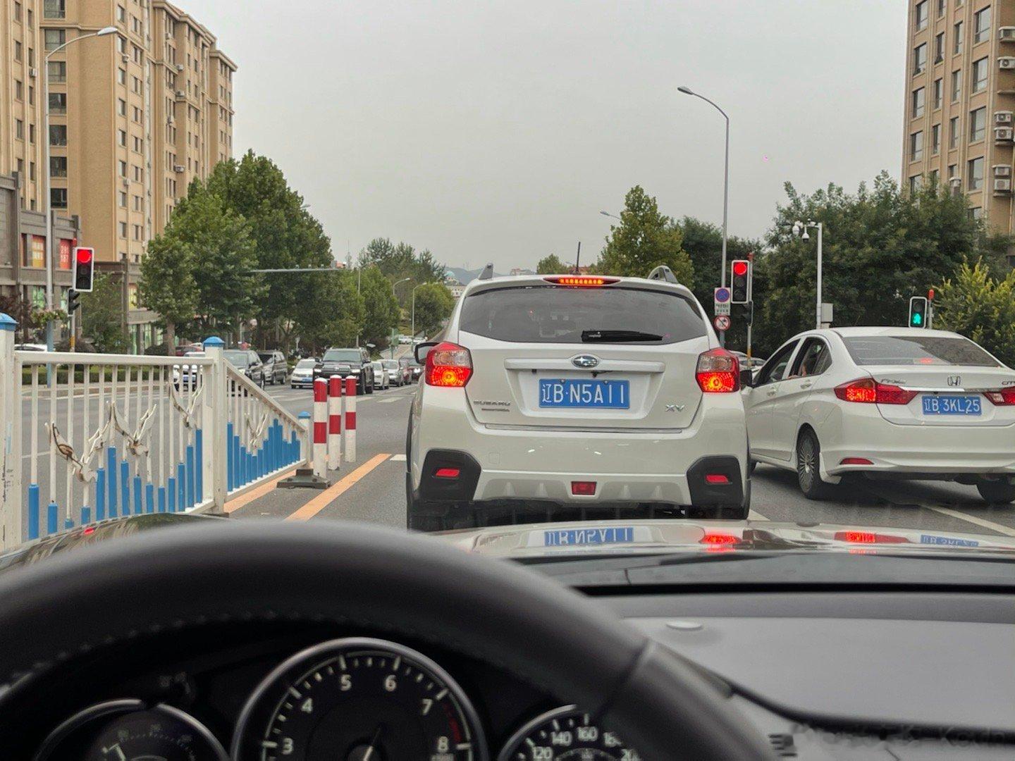 这次去大连，发现这边斯巴鲁是真多，什么力狮、傲虎、森林人，国内的历代都见了一遍，