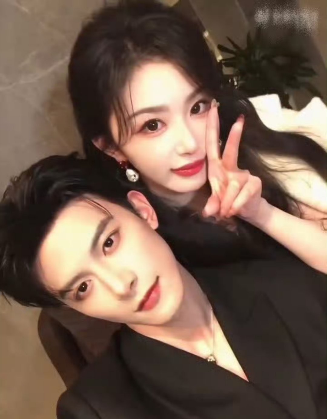 孔雪儿邓凯 接三搭这个凯雪也太般配了吧 导演制片人快递本子呀