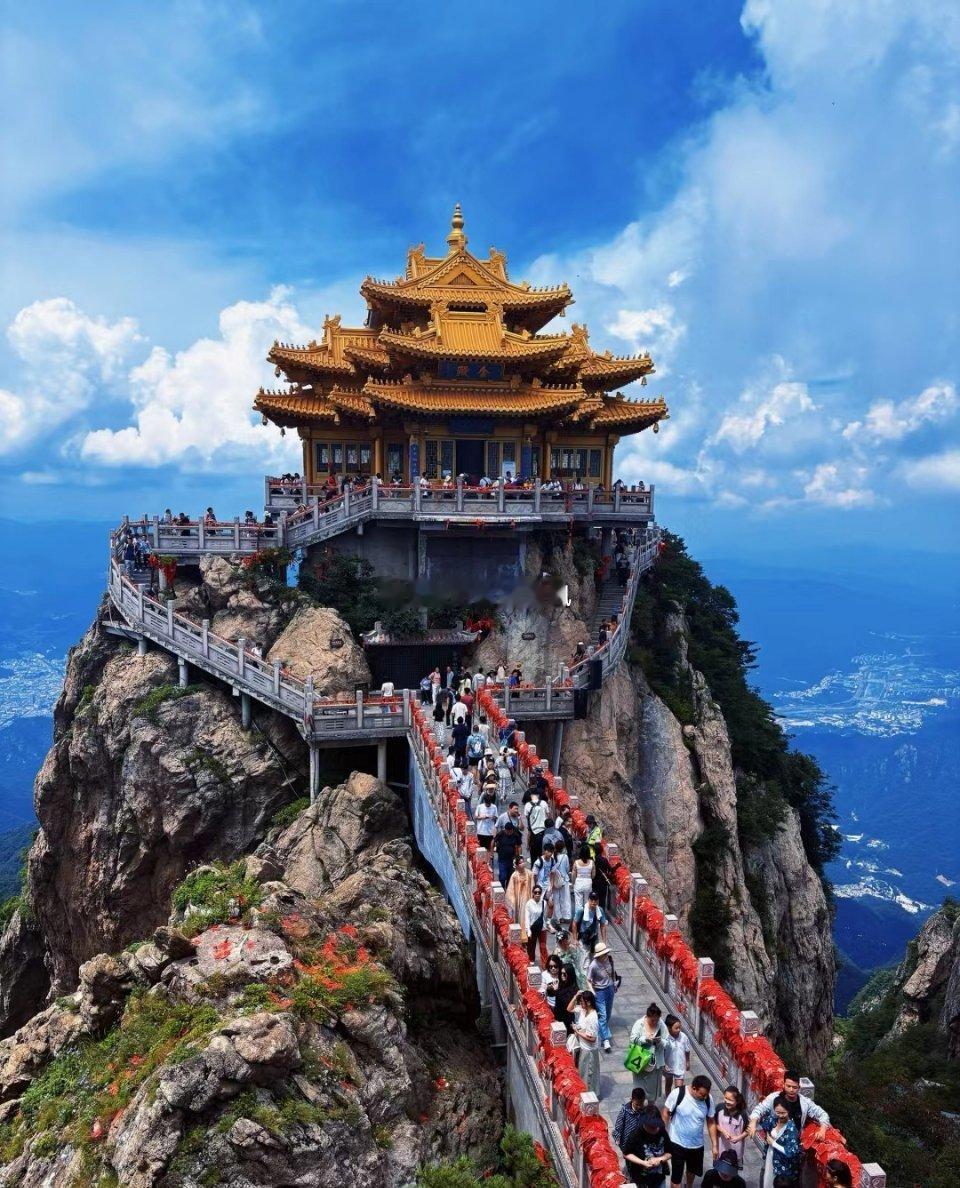 刚从洛阳老君山旅游回来，心里那叫一个五味杂陈啊！之前对老君山的种种幻想，跟亲眼所
