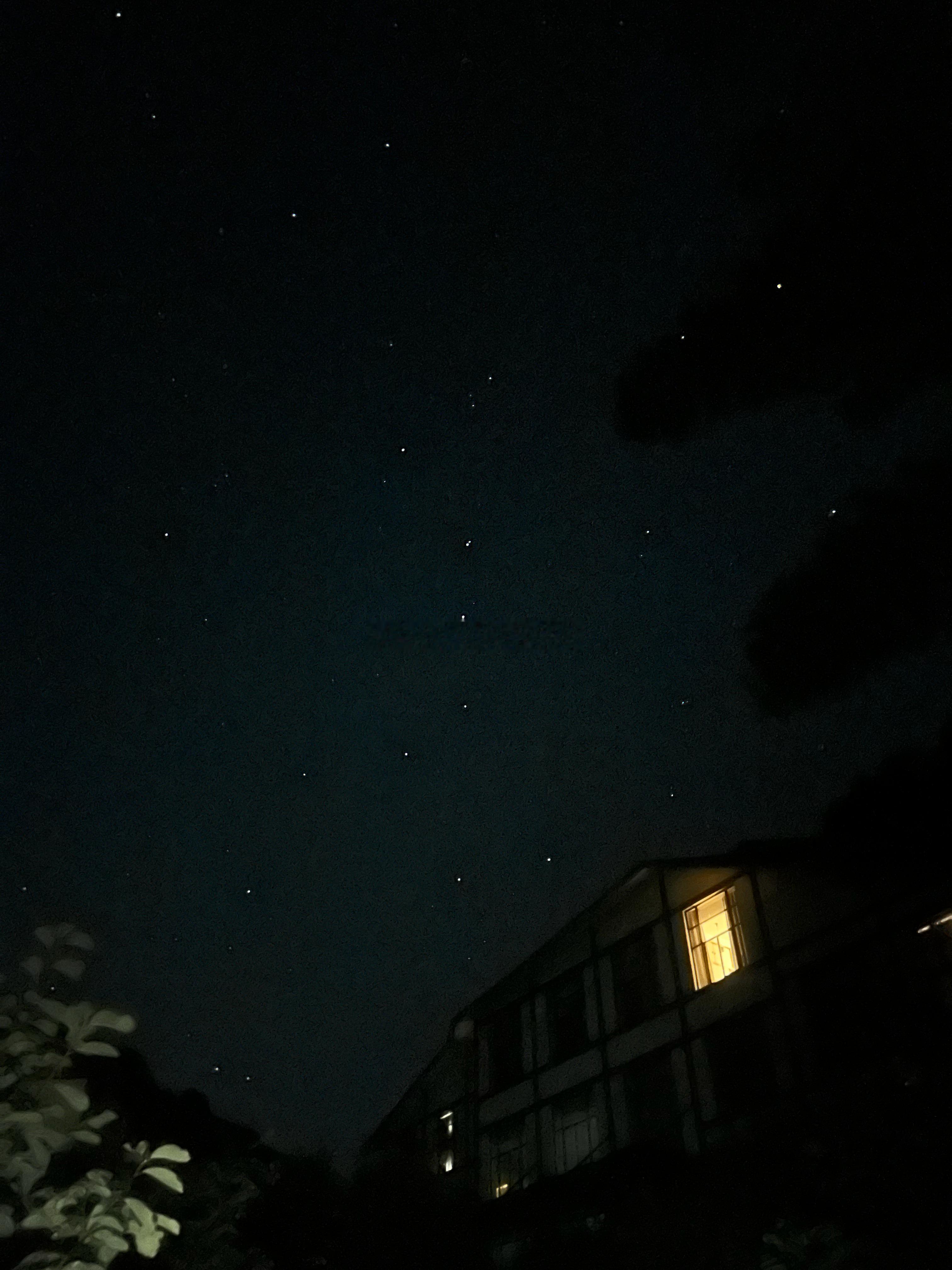 夜空中好亮的北斗七星