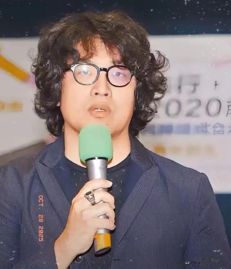 “寒蝉效应”又来了。

重庆市公安局日前抓捕了顽固分子沈伯洋，岛内分子这回怕了，