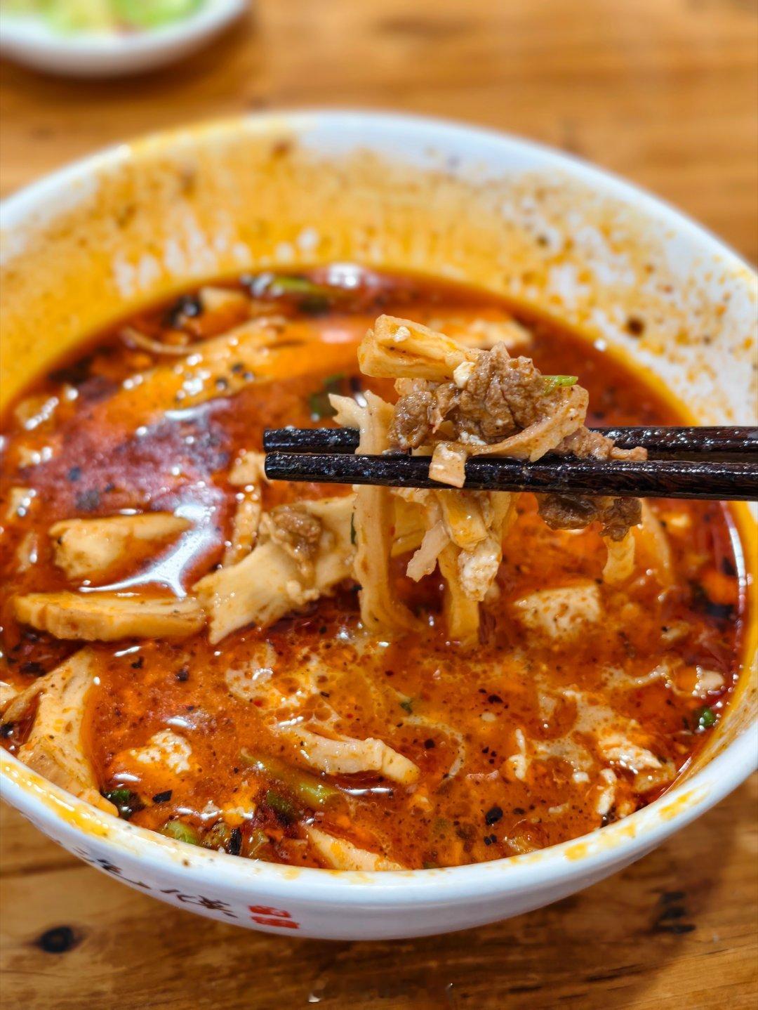 咥一晚豆花泡馍加臊子，这才是早餐该有的样子