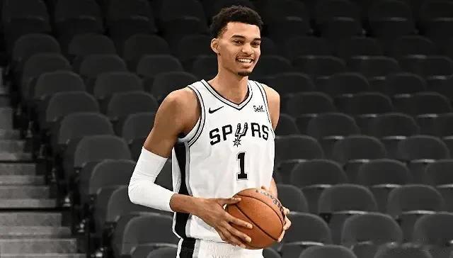 NBA官方更新新秀榜：文班亚马重回榜首，乔治进入前五！

12月13日，NBA官