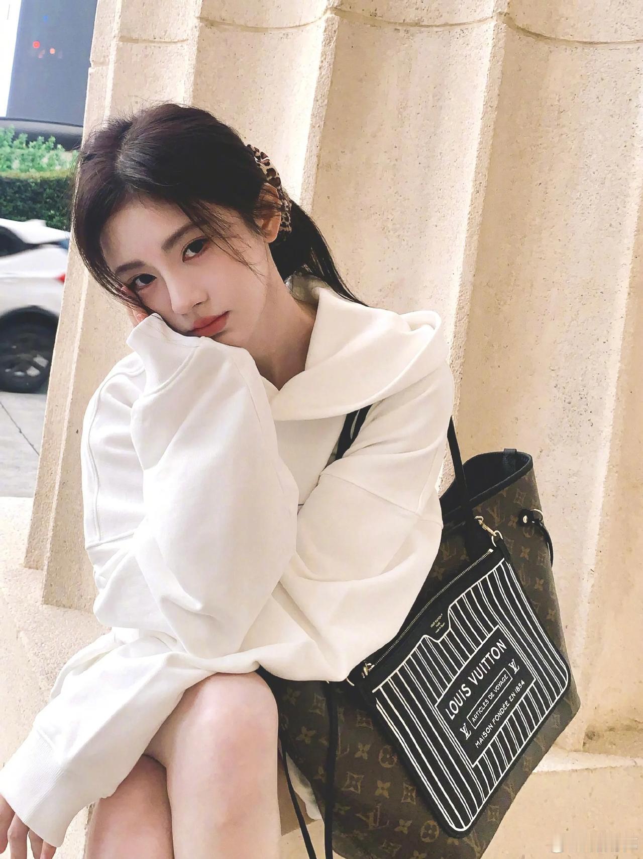 小鞠好美哟[心]
#鞠婧祎# #说TA# #娱乐# #娱评大赏#