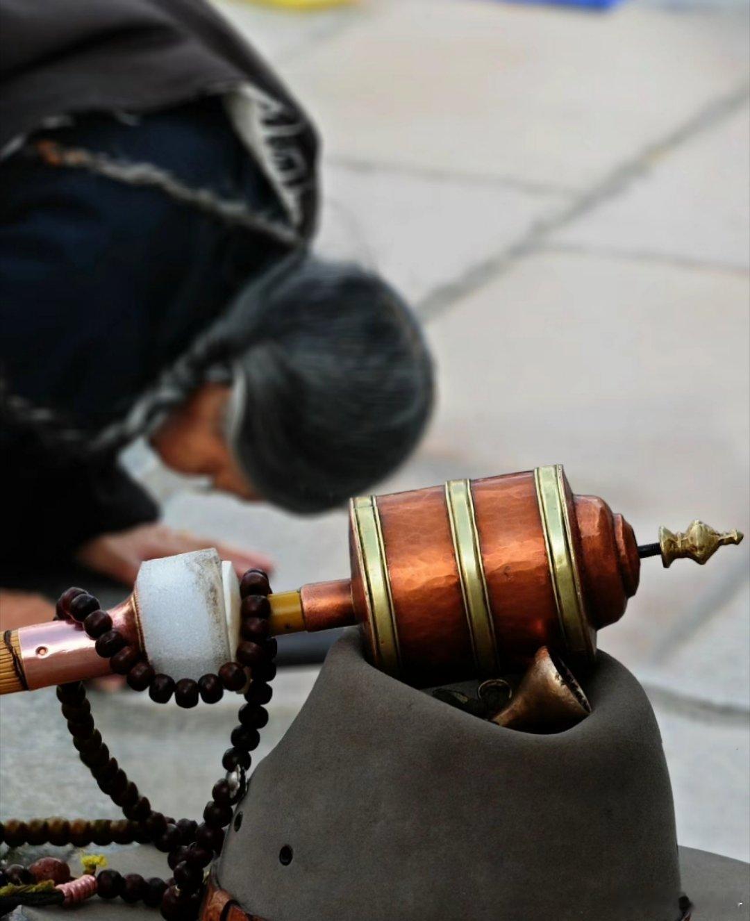 #最美人间四月天,不负春光与时行# 或许是因为那是心中最美的梦境，桃花树下的孩童