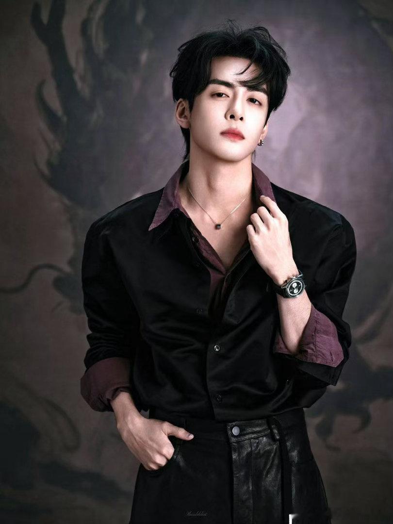 曾舜晞与夏日适配度拉满 曾舜晞杭州活动的生图太好看了，现场人气也超级高。循环炎炎