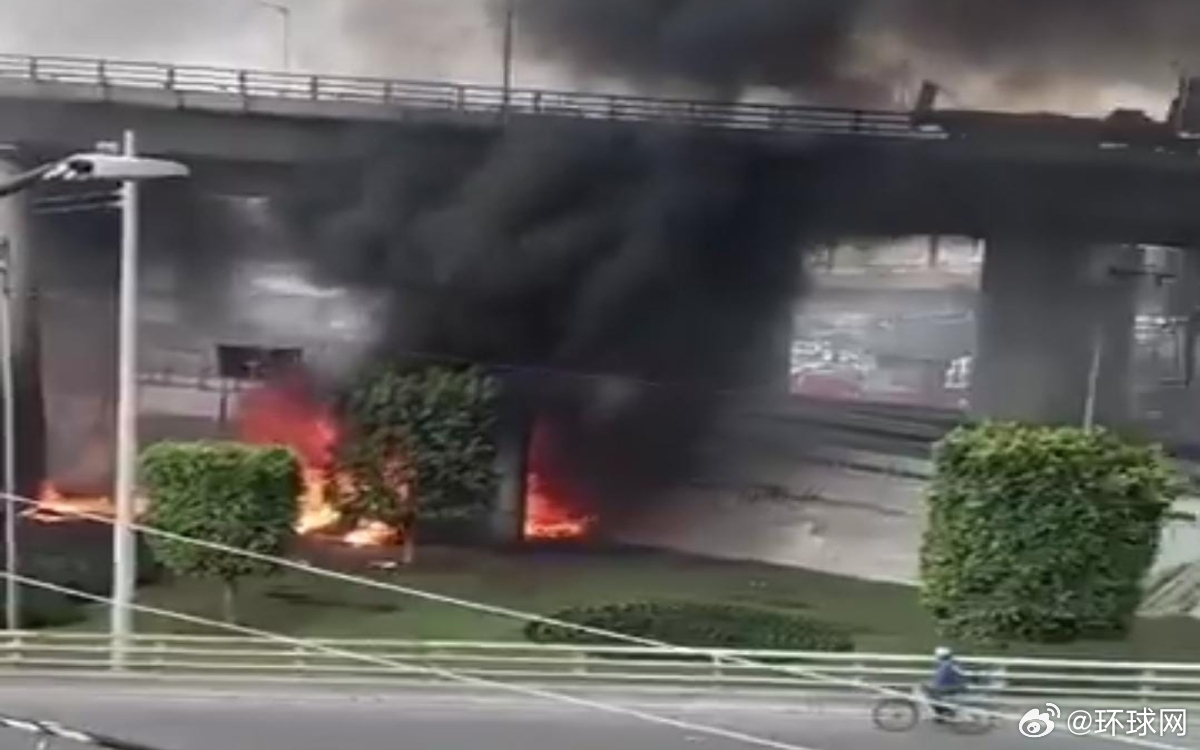 #墨西哥油罐车爆炸事故死亡人数上升#【墨西哥城油罐车爆炸事故死亡人数上升至10人