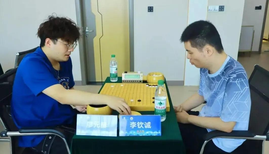 李钦诚VS赵晨宇争夺第五张门票



27届农心杯中日韩三国围棋擂台赛于9月3日