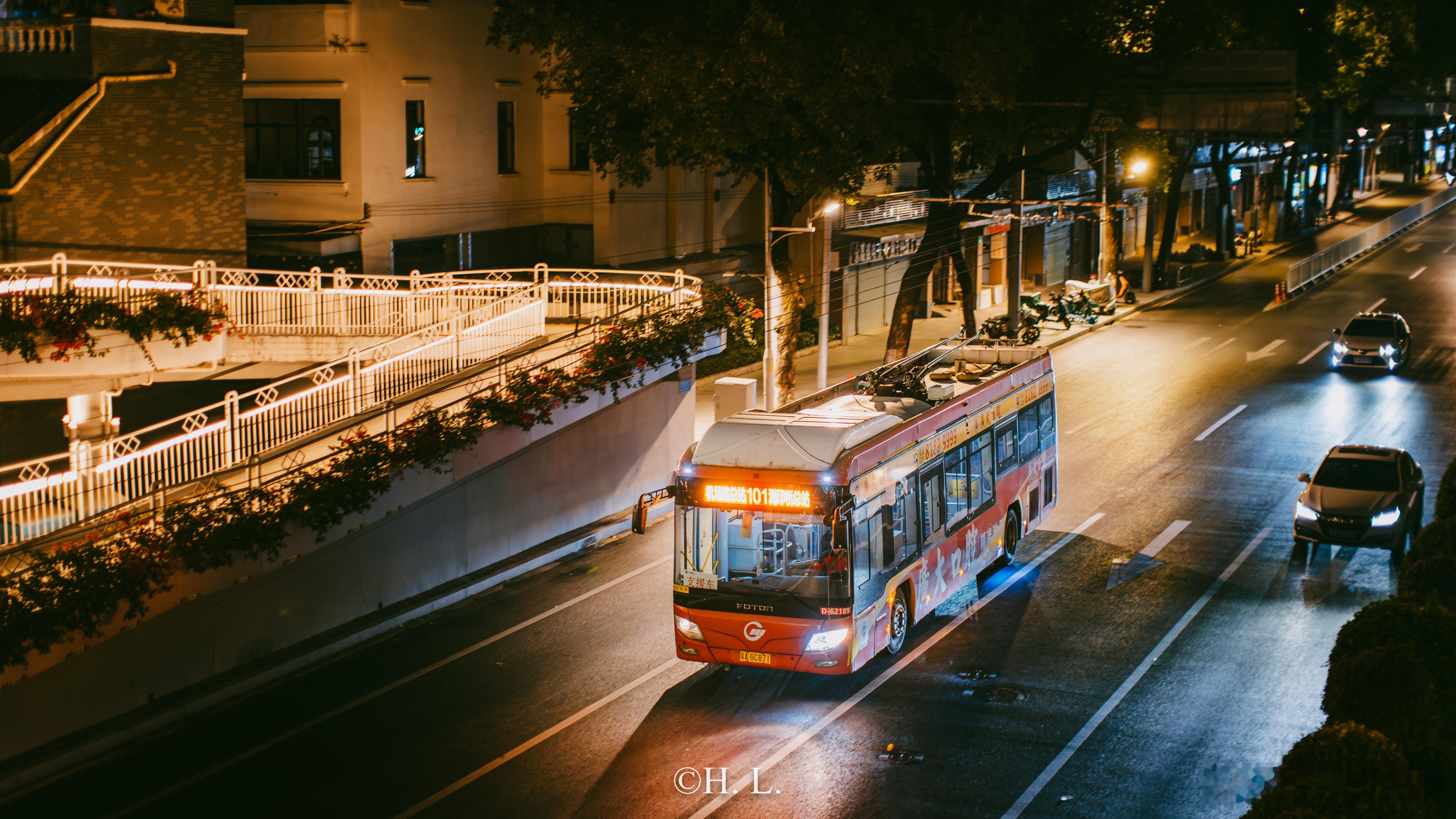 尚未完全消失的广州101路无轨电车。去年底已经改汽的101路、105路、113路