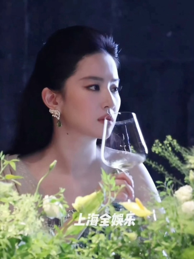 全天然最牛妈生脸代言人刘诗诗刘亦菲活动生图