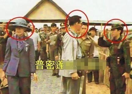 诗丽吉王后的保镖情人真是吃了豹子胆，老国王奈何不了王后还收拾不了一个小人物？保镖