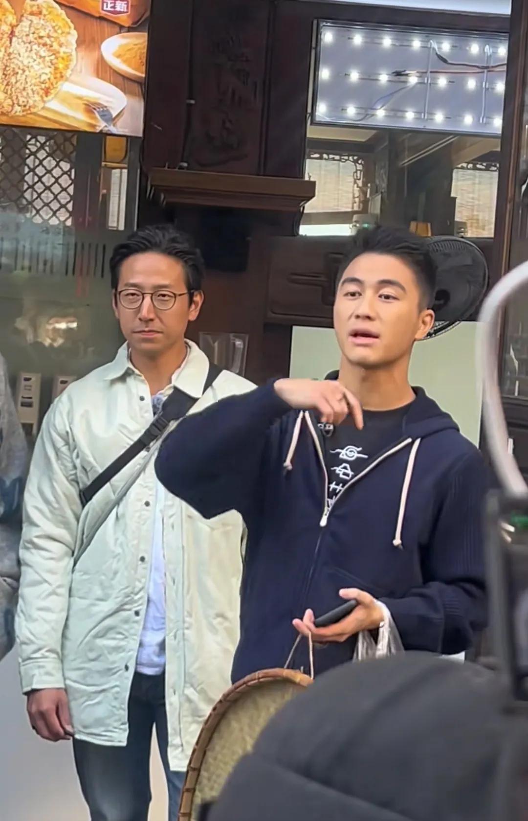 吴千语男友确实挺低调的，身价过百亿依旧陪着女朋友一起参加综艺节目，能看出是真的很