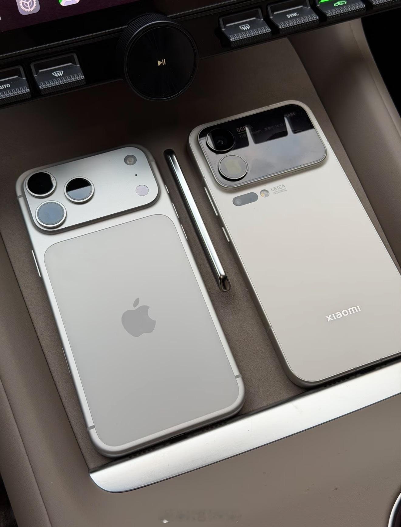 🤔 老果粉的选择困境：作为忠诚的手机果粉，也会陷入一阵纠结。颜值即正义，这句话