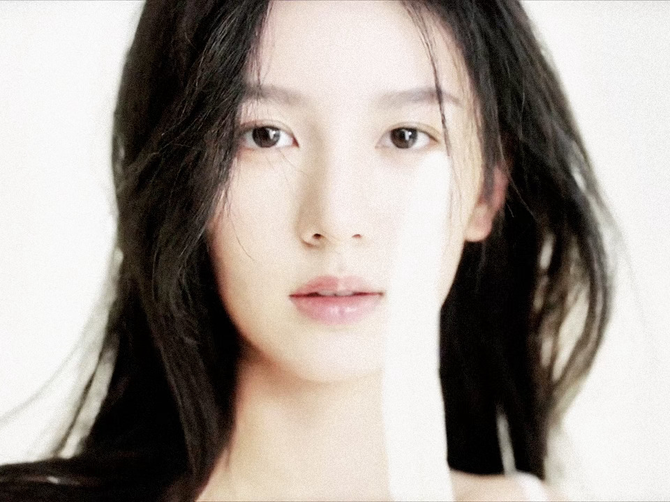 氧气 清冷 周也🎬周也费加罗二月刊