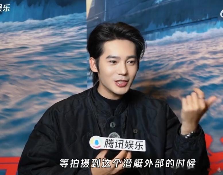 于适0帧起手模仿林超贤  硬汉于适被快问快答难倒 于适在采访中展现的多才多艺，唱